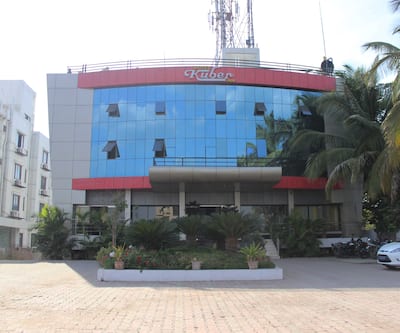 https://imgcld.yatra.com/ytimages/image/upload/t_hotel_yatra_city_desktop/v1429097037/Domestic Hotels/Hotels_Shirdi/Hotel Kuber Inn/Overview.jpg